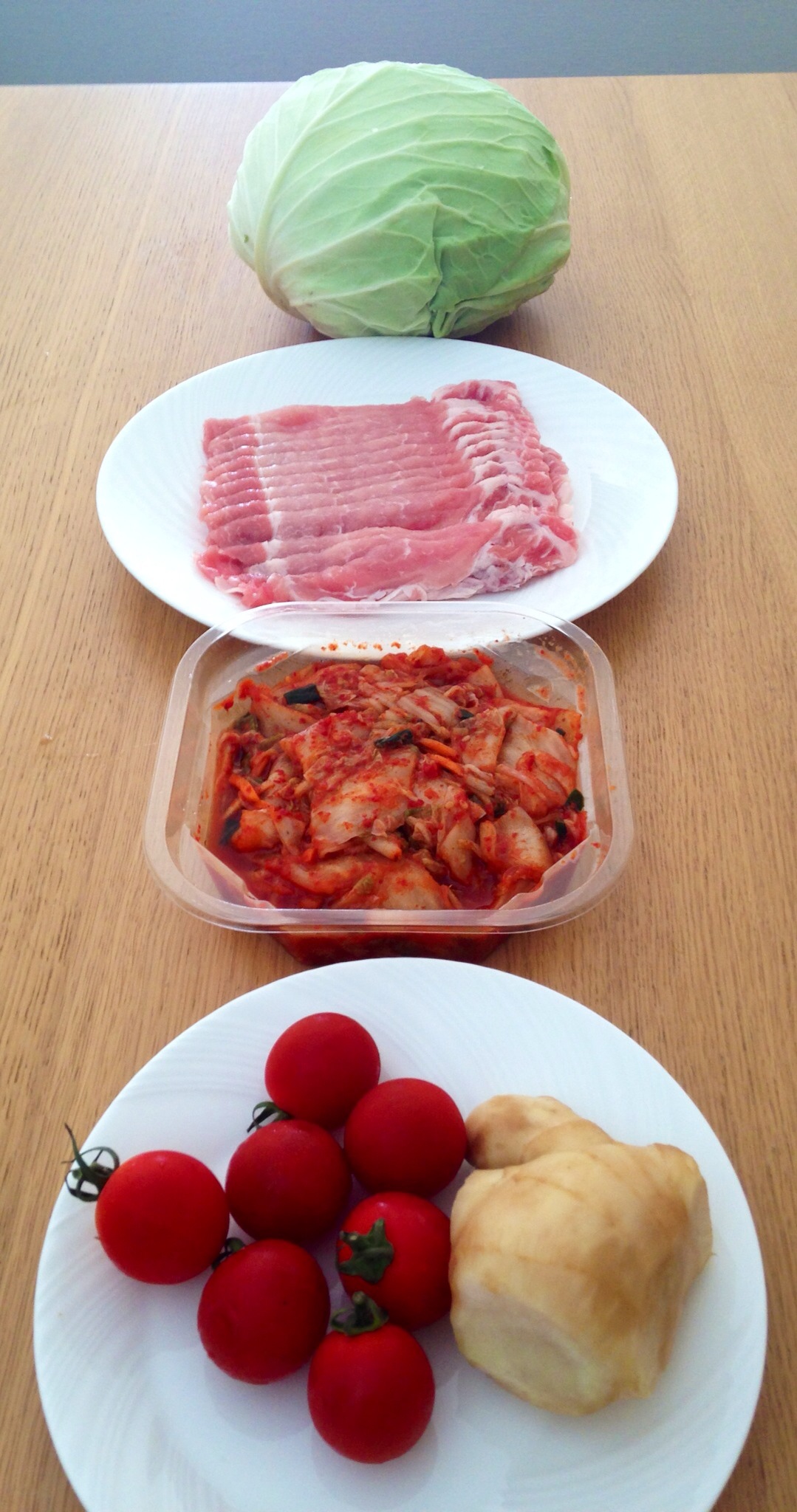 豚肉のキャベツ巻withキムチトマトソース材料