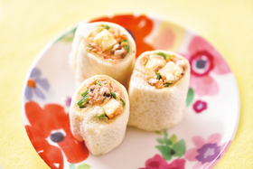 鮭とキノコのチーズロールサンド