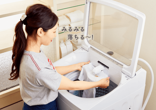 読者モデルの有紗ママが超音波洗浄のらくらくSONICで洗濯をしている写真