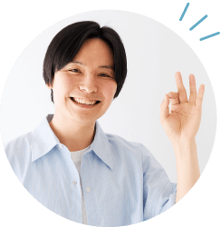 読者モデルの孔明さんがOKサインを出している画像