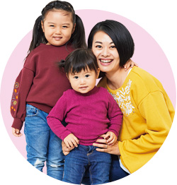 真奈美ママ、美和子(みわこ)ちゃん(3歳)、琴子(ことこ)ちゃん(1歳8ヵ月)