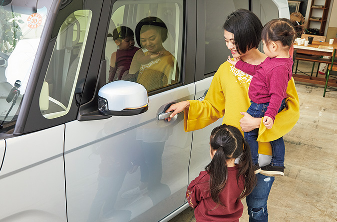 ハンドルを軽く握るだけで解錠できて便利！