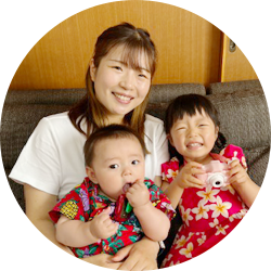 佳則パパ、由加里ママ、衣千佳（いちか）ちゃん（1歳10ヵ月）、唯成くん（5ヵ月）