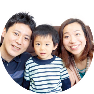実嘉子ママ、亮裕パパ、碧杜（あおと）くん（1歳11ヵ月）