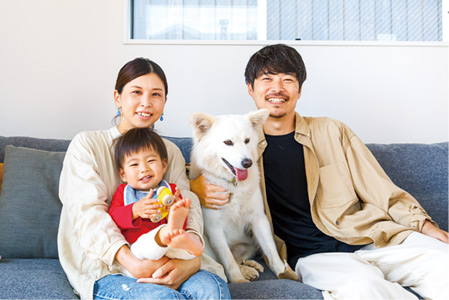怜ママ、慎パパ、律（りつ）くん（1歳2ヵ月）