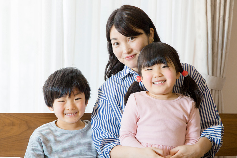 泉ママ、健人くん（5歳）、桜ちゃん（3歳）