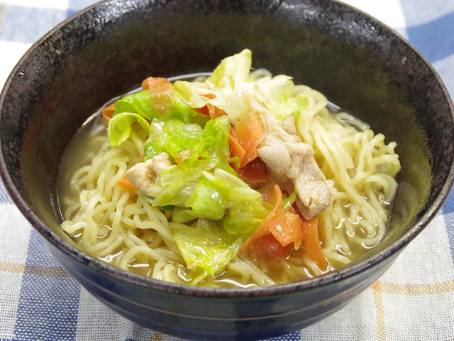 子どもと作れる！レタスラーメン