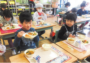 小・中学生の給食費ゼロ