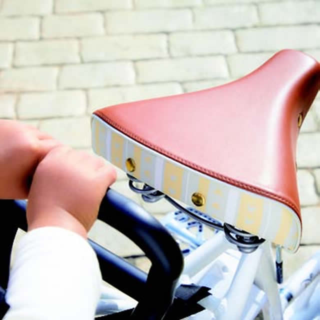自転車漕ぎ 横から 見ると